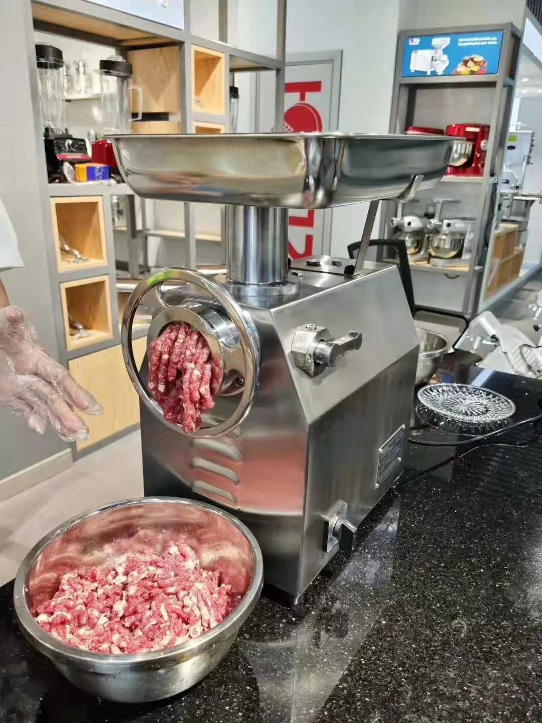 tritacarne industriale con 4 gambe robot da cucin