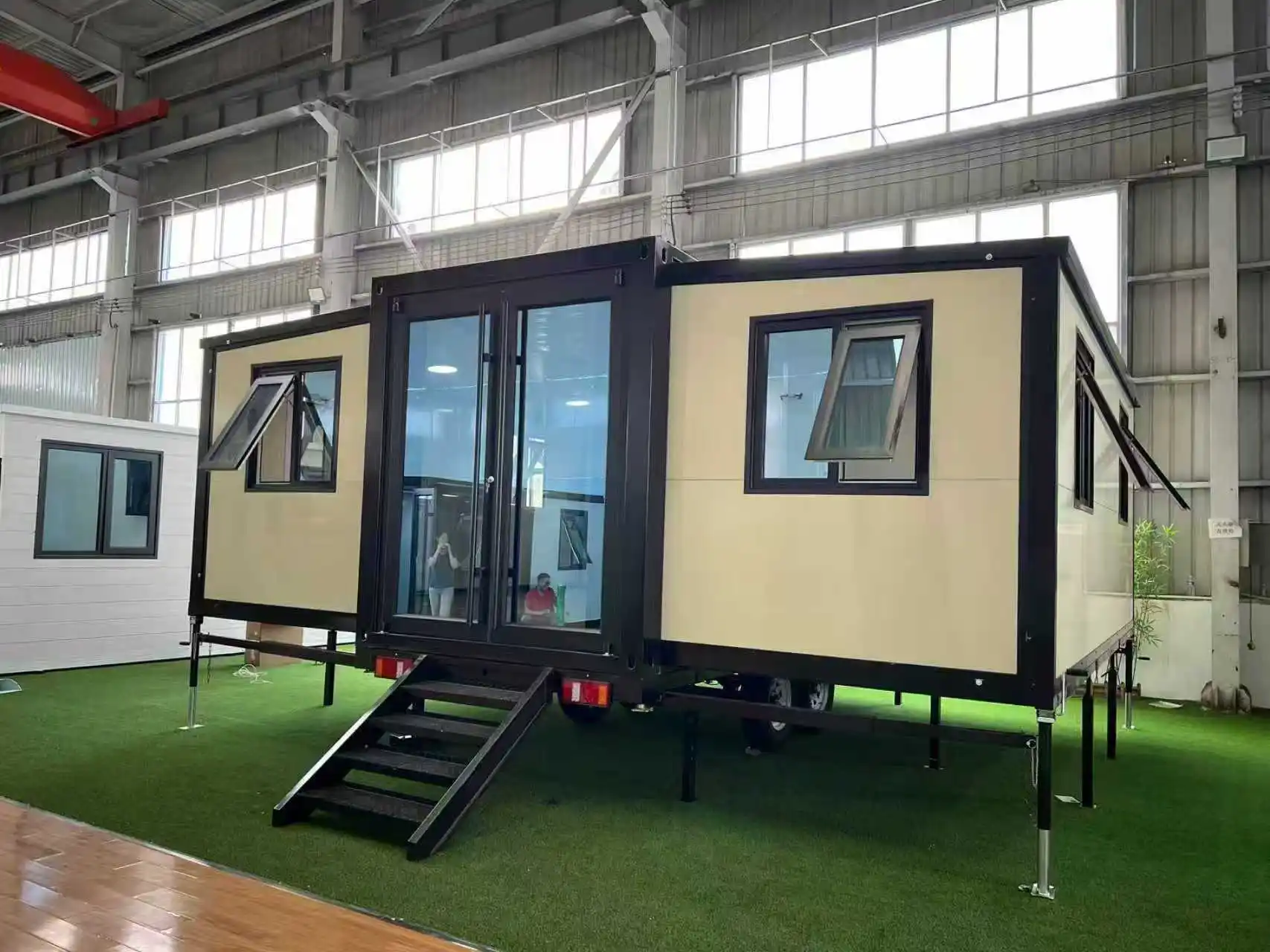 Luxury hot sale prefab folding 20ft 30ft 40ft expandable container house with trailer