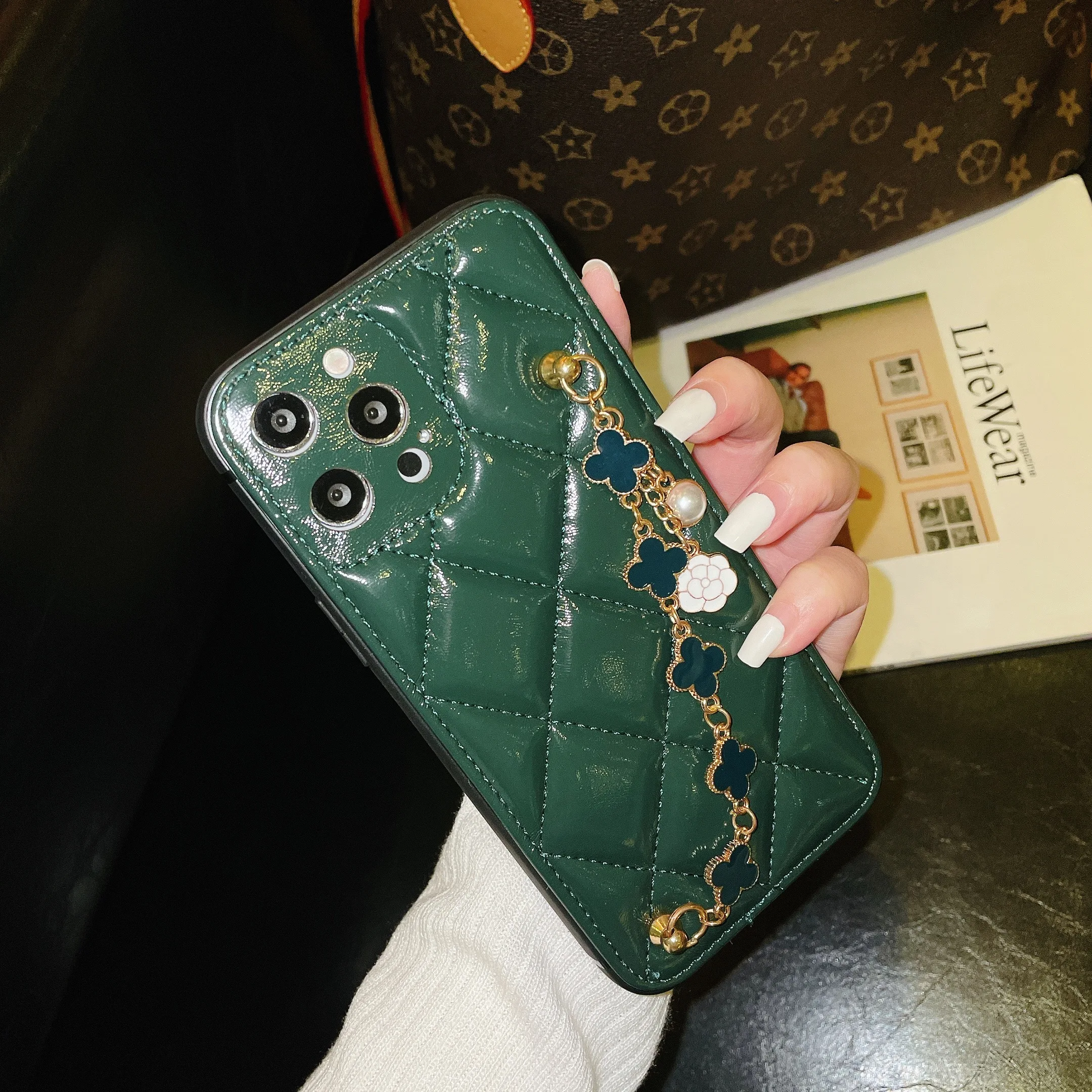 New design fashion Lingge leather luxury Phone Case with Bracelet Leather luxury designers phone case for iphone 12