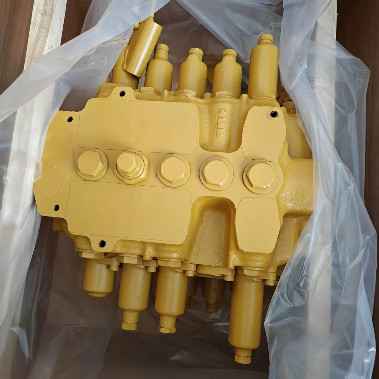 723-46-11620 7234611620 PC200-3 PC200-8 PC200-6 Excavator Hydraulic Control Valve PC200-3 for Komatsu Distribution Valve