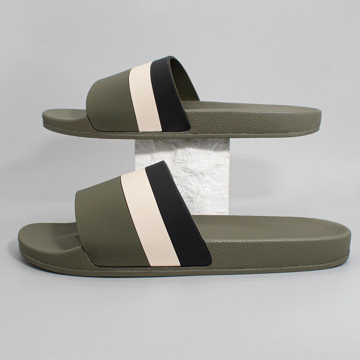 Luxury Slippers Men's Designer House Slippers Wholesale