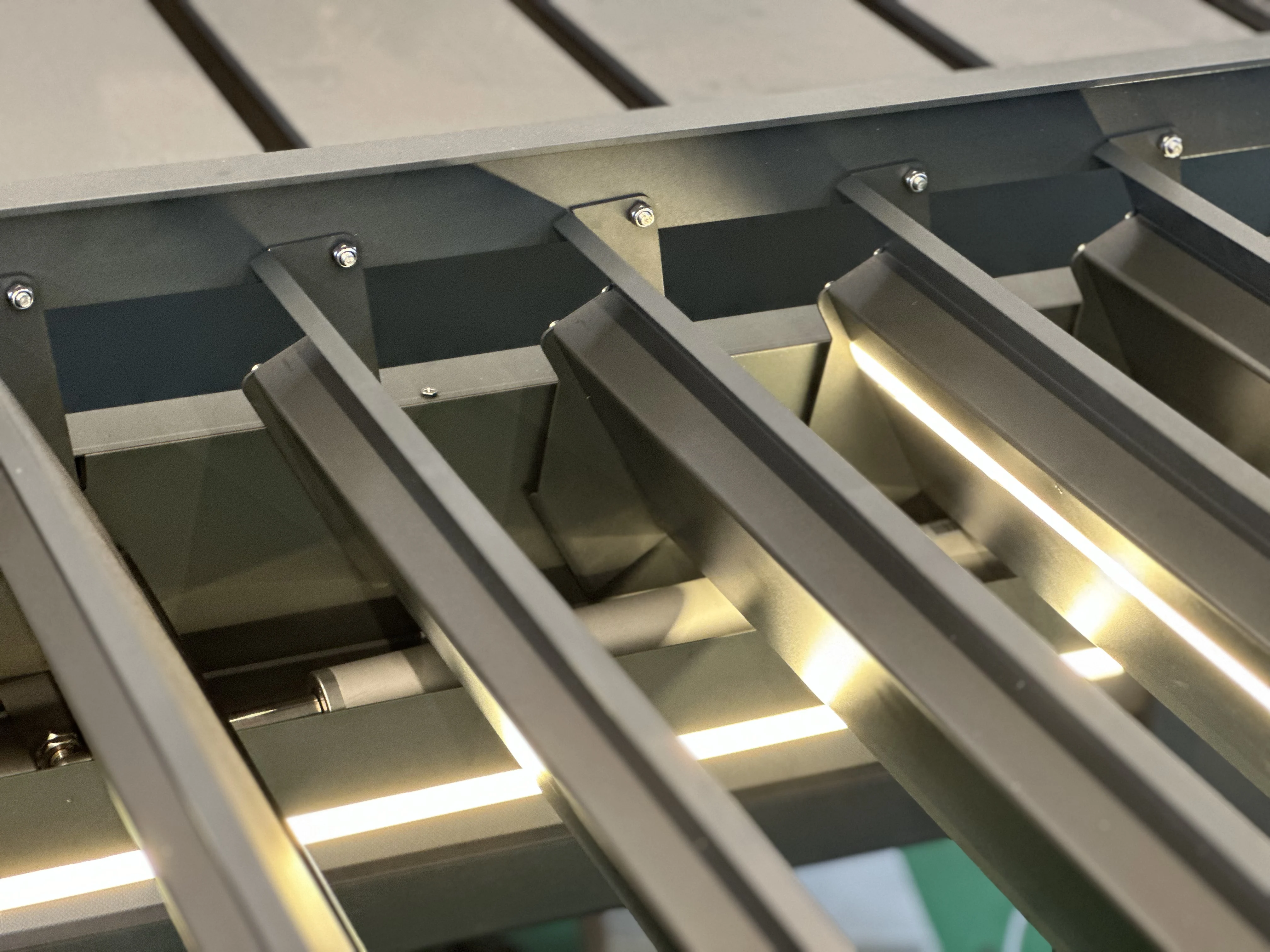 Adjustable Pergola Louvers