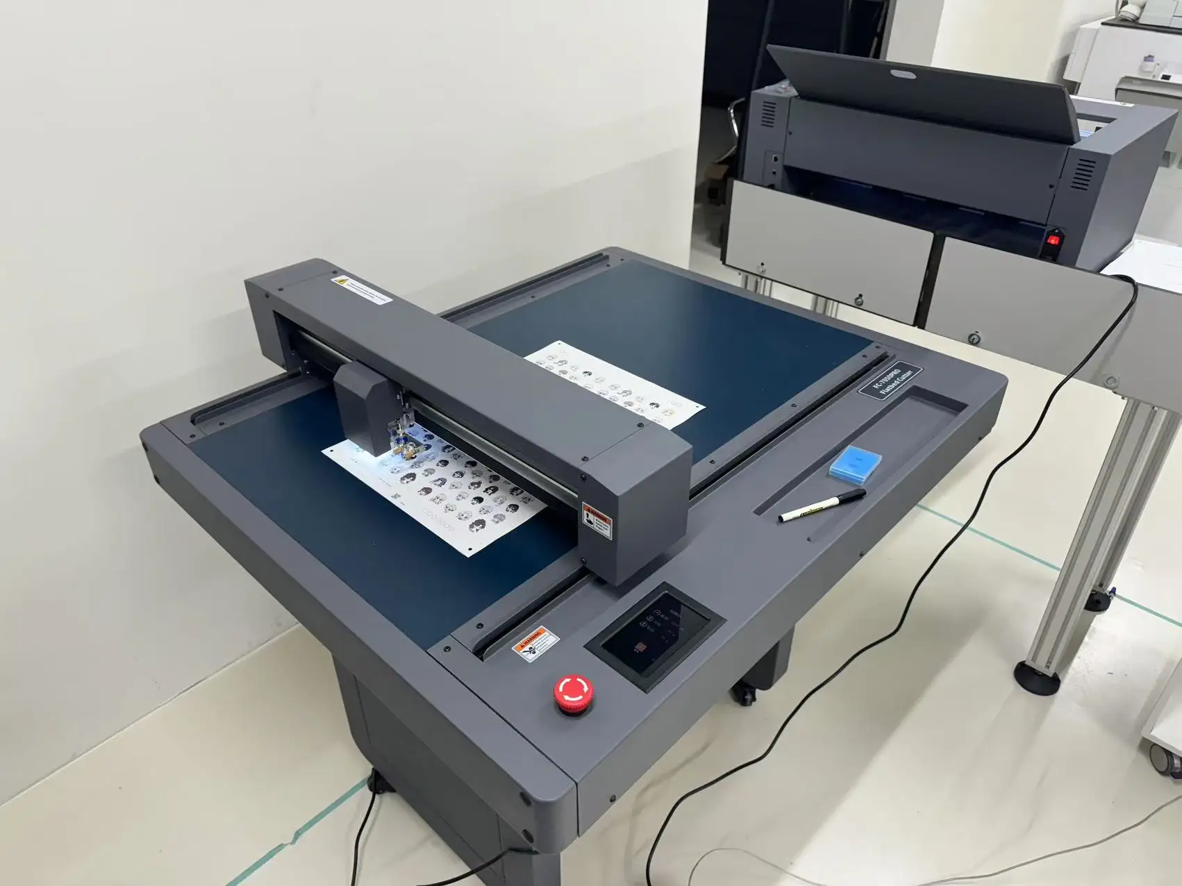 FC-7050PRO Automatic Digital High Precision Flatbed Paper Die Cutting Machine with CCD Camera
