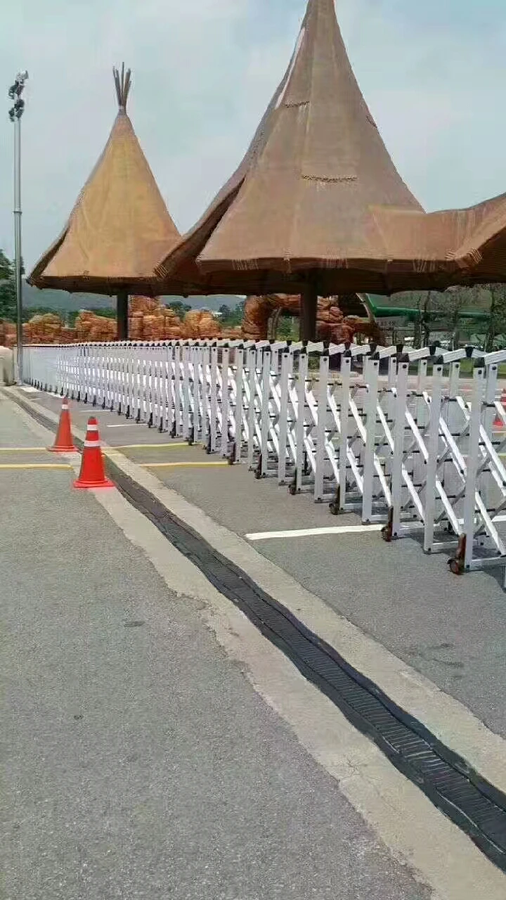 Manual Expandable Aluminium Fence Accordion Barricade 5 Meter QG-G361 Crossroad 2 Years Warranty Traffic Barriers Carton