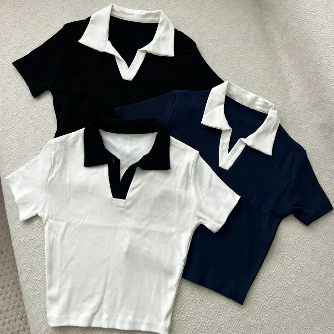 Premium bomuld American Vintage V-hals polo med korte ærmer og raglan-ærmestil, streetwear-top til mænd med brugerdefinerede strasssten og silkeskærmbtryk