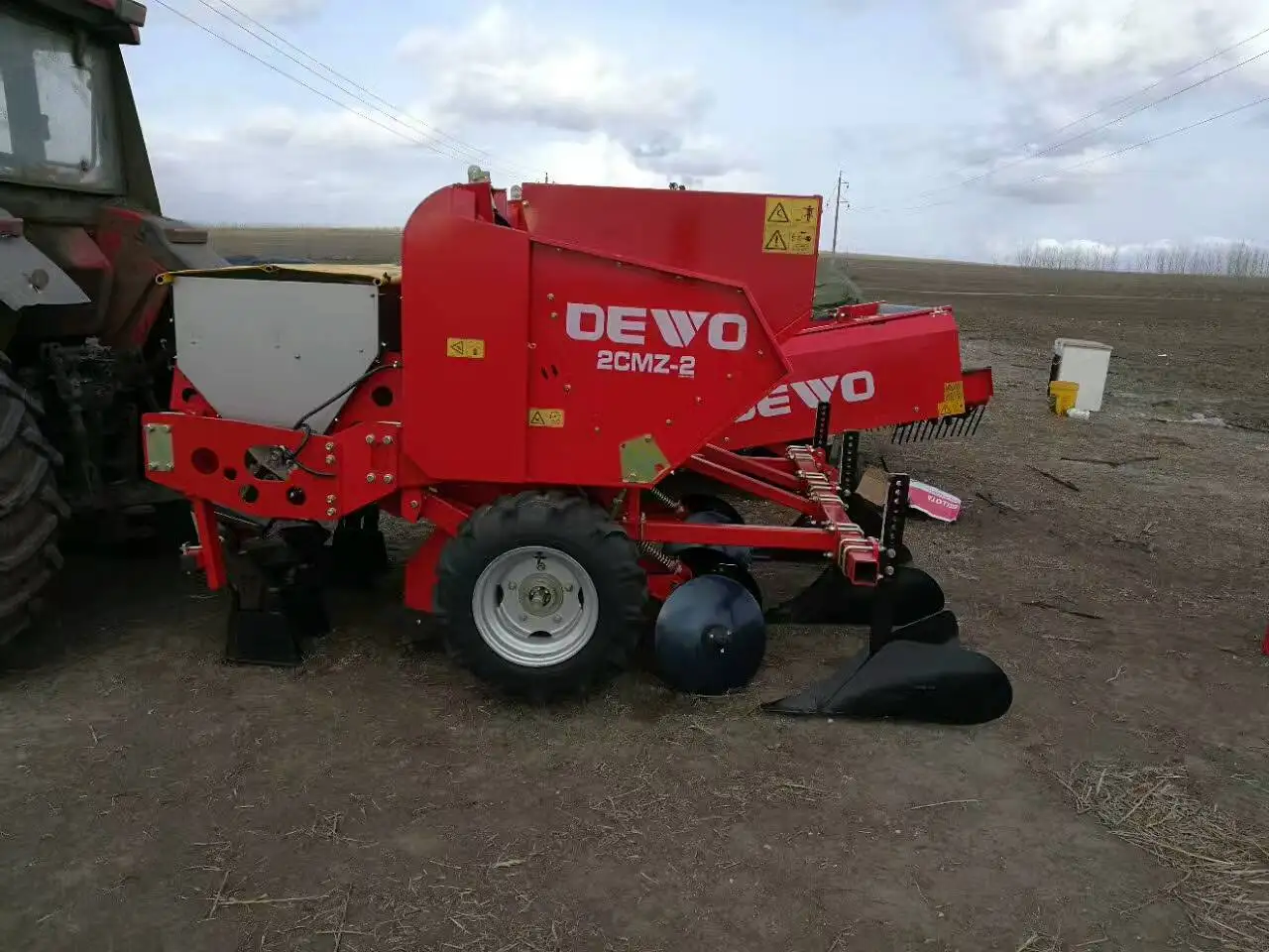 2CMZ-2 Tractor Mounted 2 Row Potato Planter Machine 3 Point Linkage Double Row Potato Planter with Fertilizer