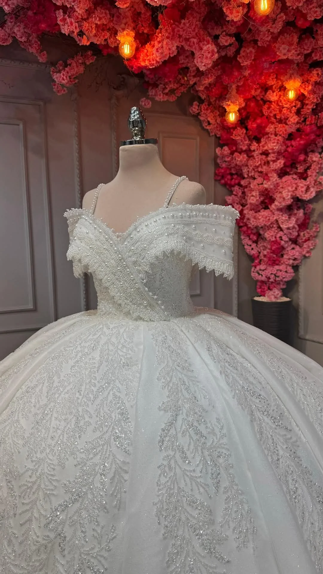S1933L 2026 New Lace Embroidery Applique One-shoulder Beaded Temperament  Elegant Palace Style High-end Romantic Wedding Dress| Alibaba.com