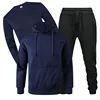Bleu marine avec un pantalon noir