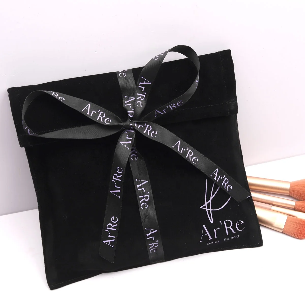 Portable Black Velvet Pouch Reusable Gift Clothes Packaging Envelope Suede Velvet Dust Bag With Ribbon detail