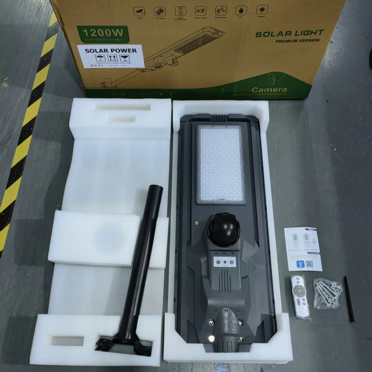 STARSHIP III Outdoor LED Solar Street Light with CCTV