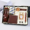 Set da caffè da 9 pezzi, orologio, cinturino in pelle, portafoglio, cravatta, fermacravatta