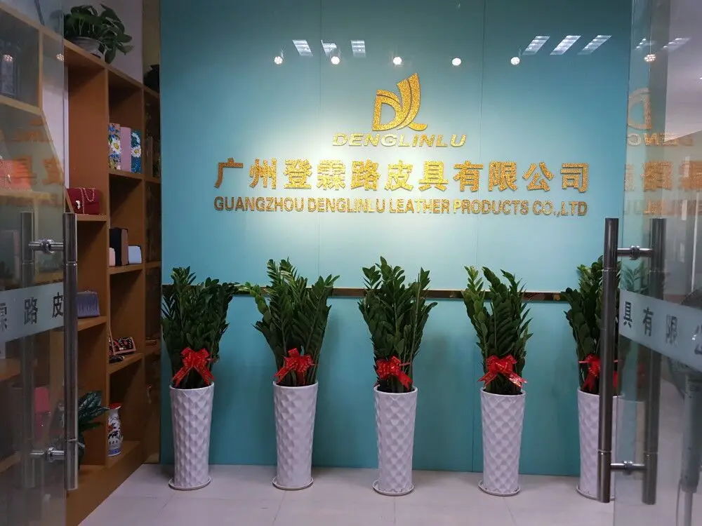 Guangzhou Denglinlu Leather Products Co., Ltd. 1