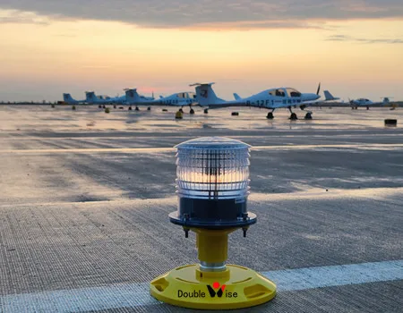 Solar Taxiway Edge Light for FAA Elevated Airport Runway Lighting at Good Cost Performance