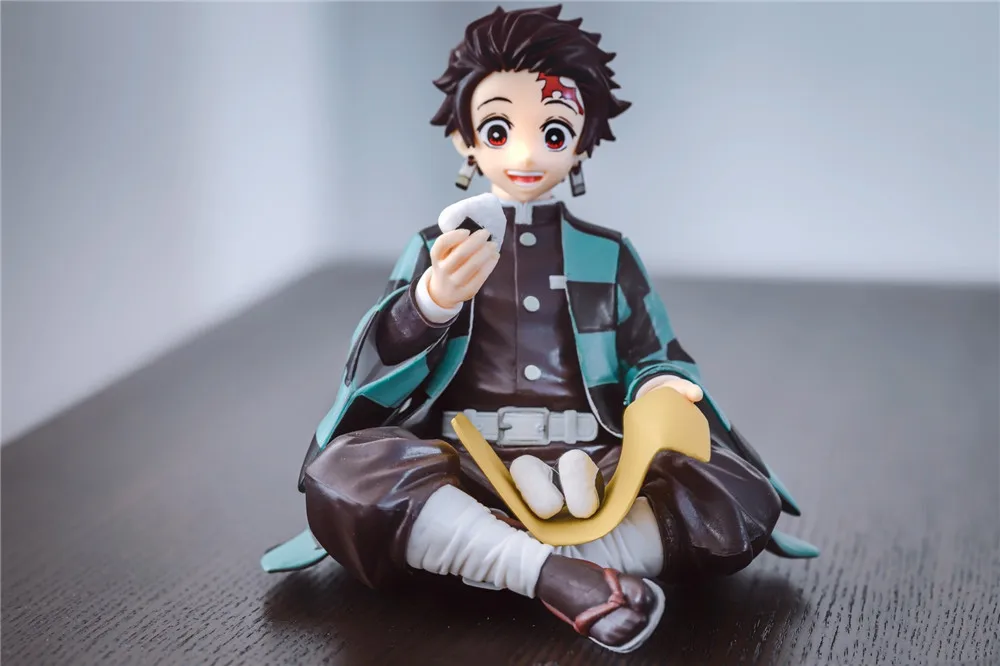 zenitsu eating figure