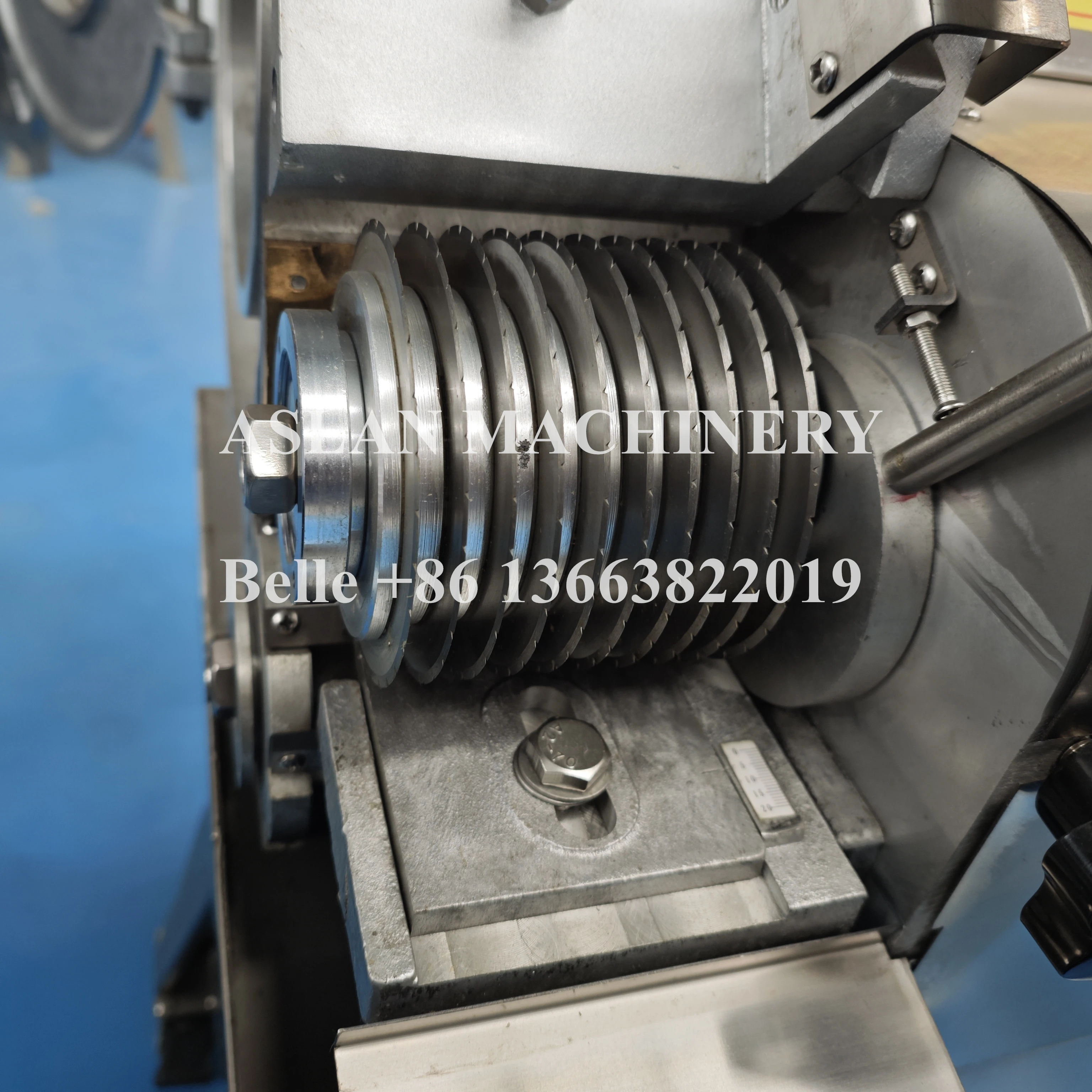Factory Price Ginger Onion Dicing Machine Cassava Cutting Dicer Machine Carrot Onion Cube Chopper Machine