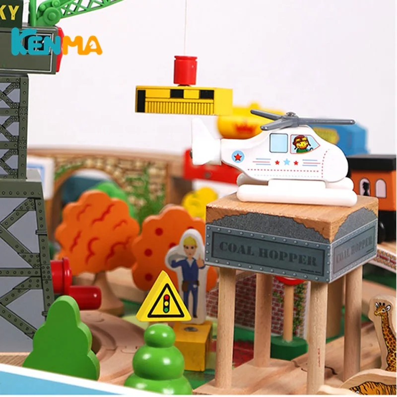 
110 шт. настольные игрушечный Игровой набор «Томас и его деревянный поезд трек игрушки деревянная железная дорога стол треков 