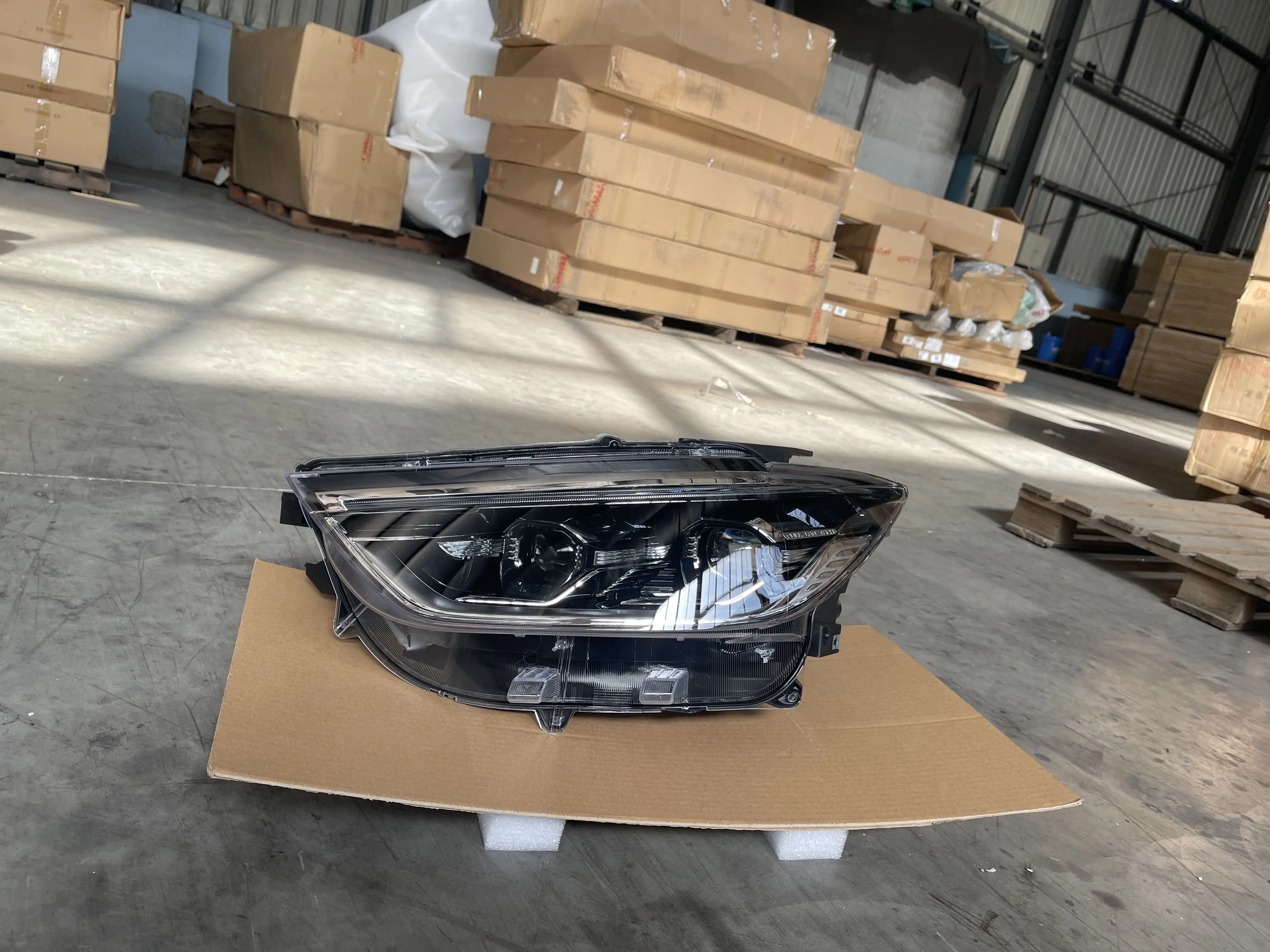 #C00126851 High Brightness Original Offical Genuine Auto Body Parts MAXUS Car Front Combination Head Lamp/Headlight details