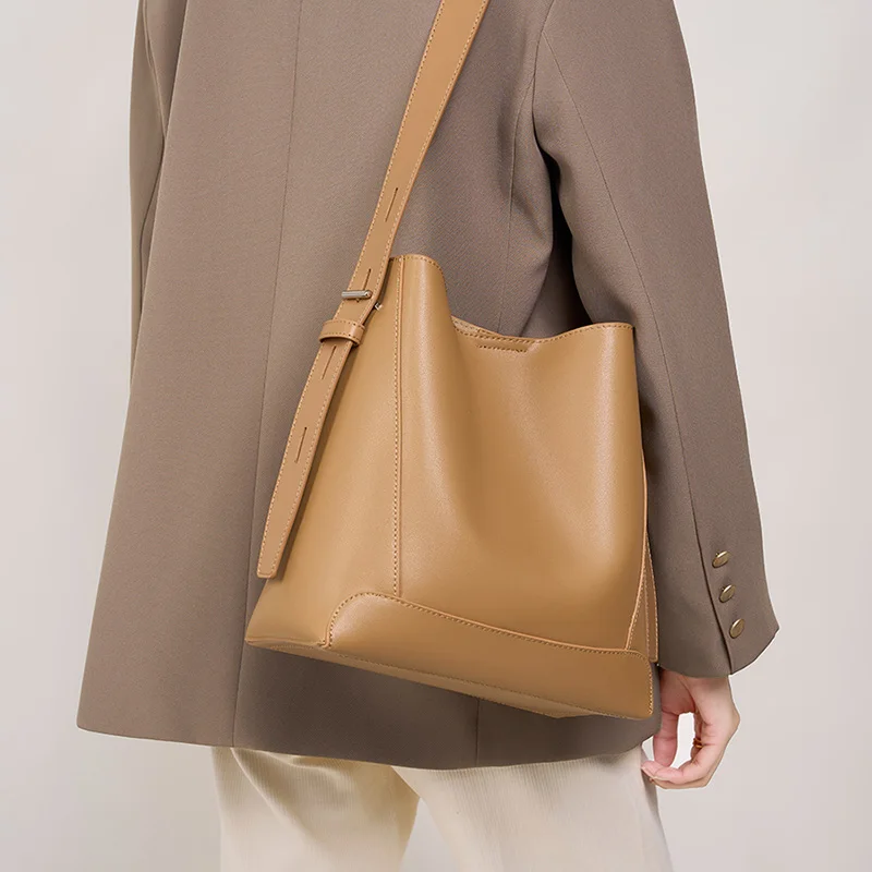Customized Logo Handbags Women’s Leather Tote Bags Women Big Laptop Hand Bag Sling Leather Tote Bags