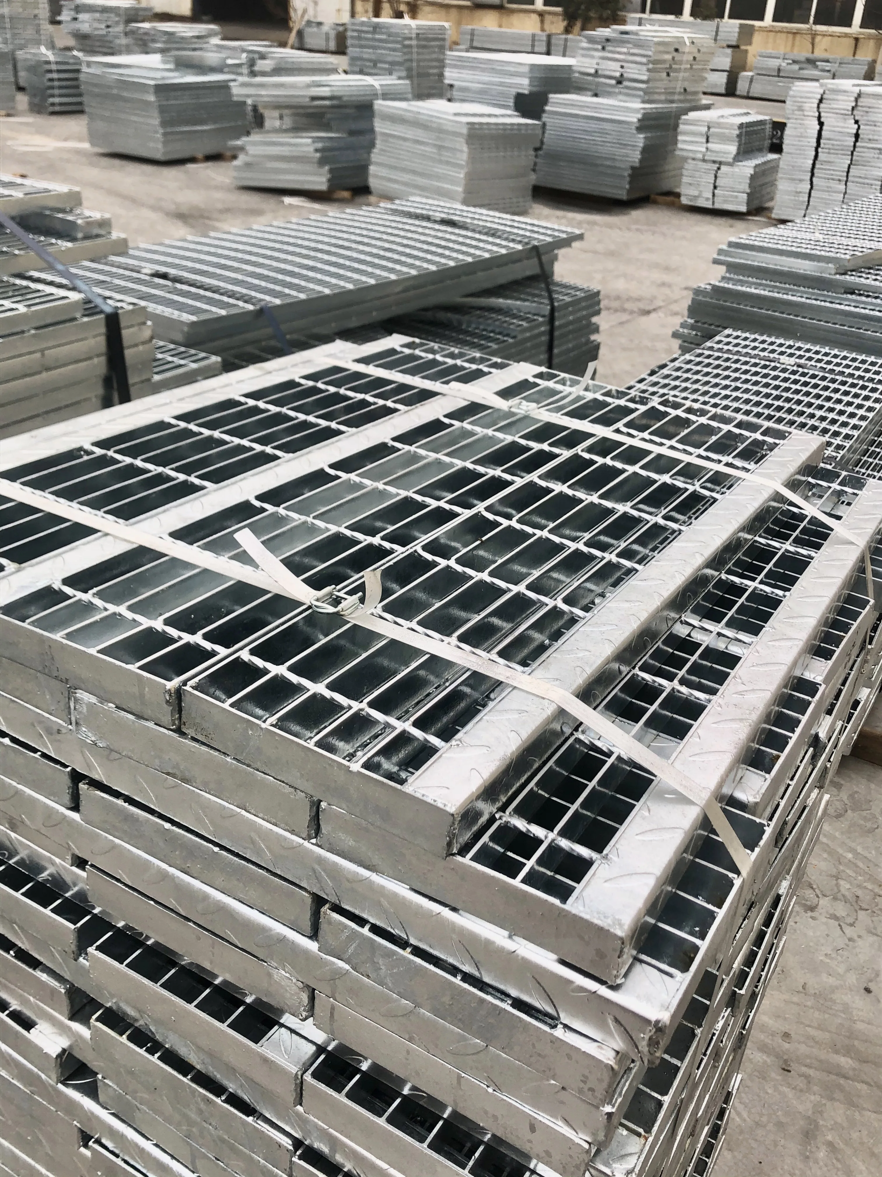 Galvanized Stair Treads Steel Grating Ramp Building Materials Trailer