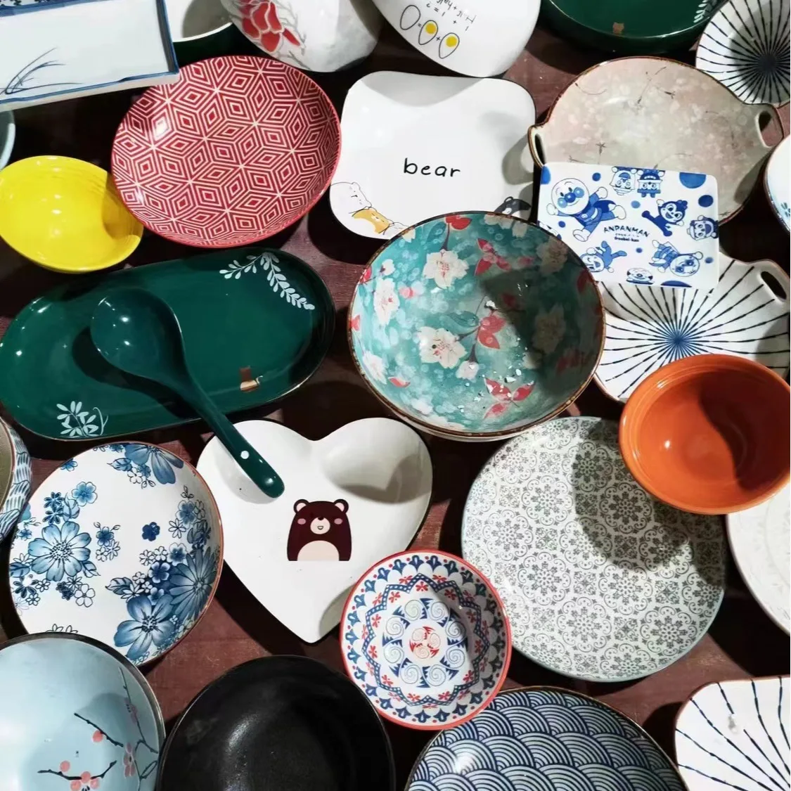 Factory Cheap Price Colour Ceramic Stock Irregular Porcelain Dinnerware Ceramic Plate Bowls Mixed Ceramic Stock by Box Carton