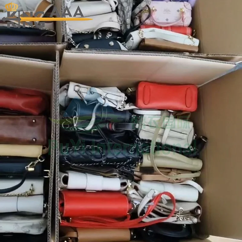 Balle di Borse Usate di Marca Originale e di Scarpe Miste di Seconda Mano  per Uomo e Donna