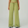 Pantaloni larghi verde chiaro