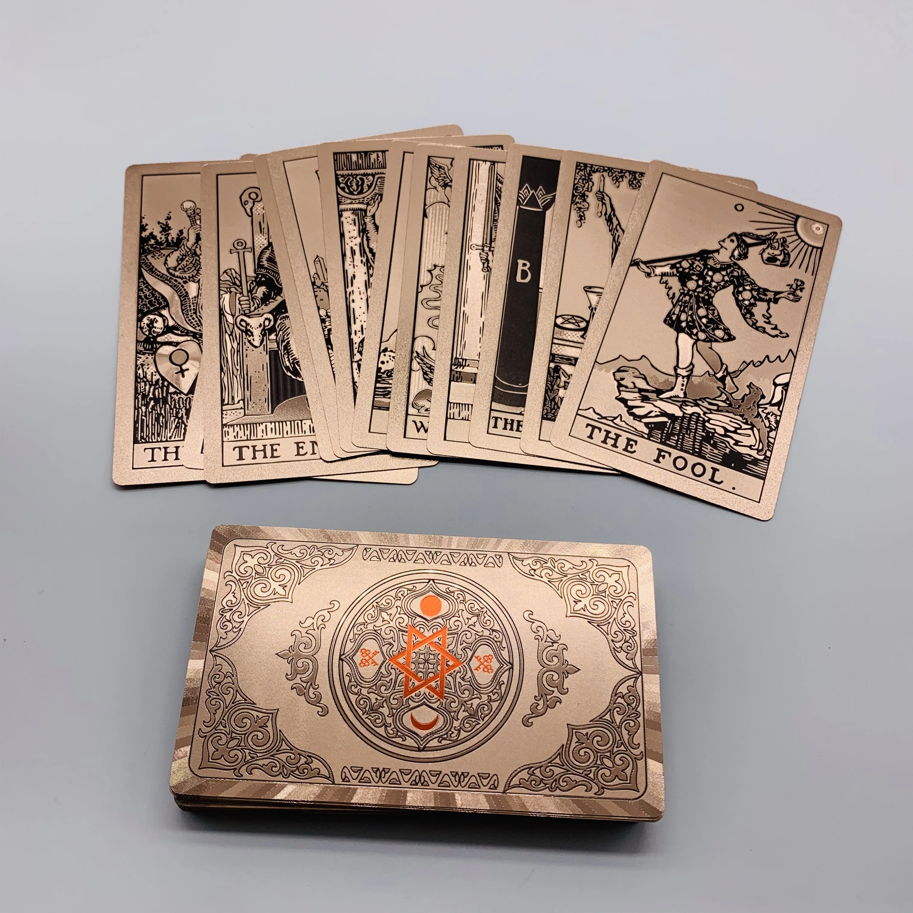 Оптовая продажа, новый дизайн, розовое золото, глянцевый принт, карты Таро, игра с руководством в изысканной коробке