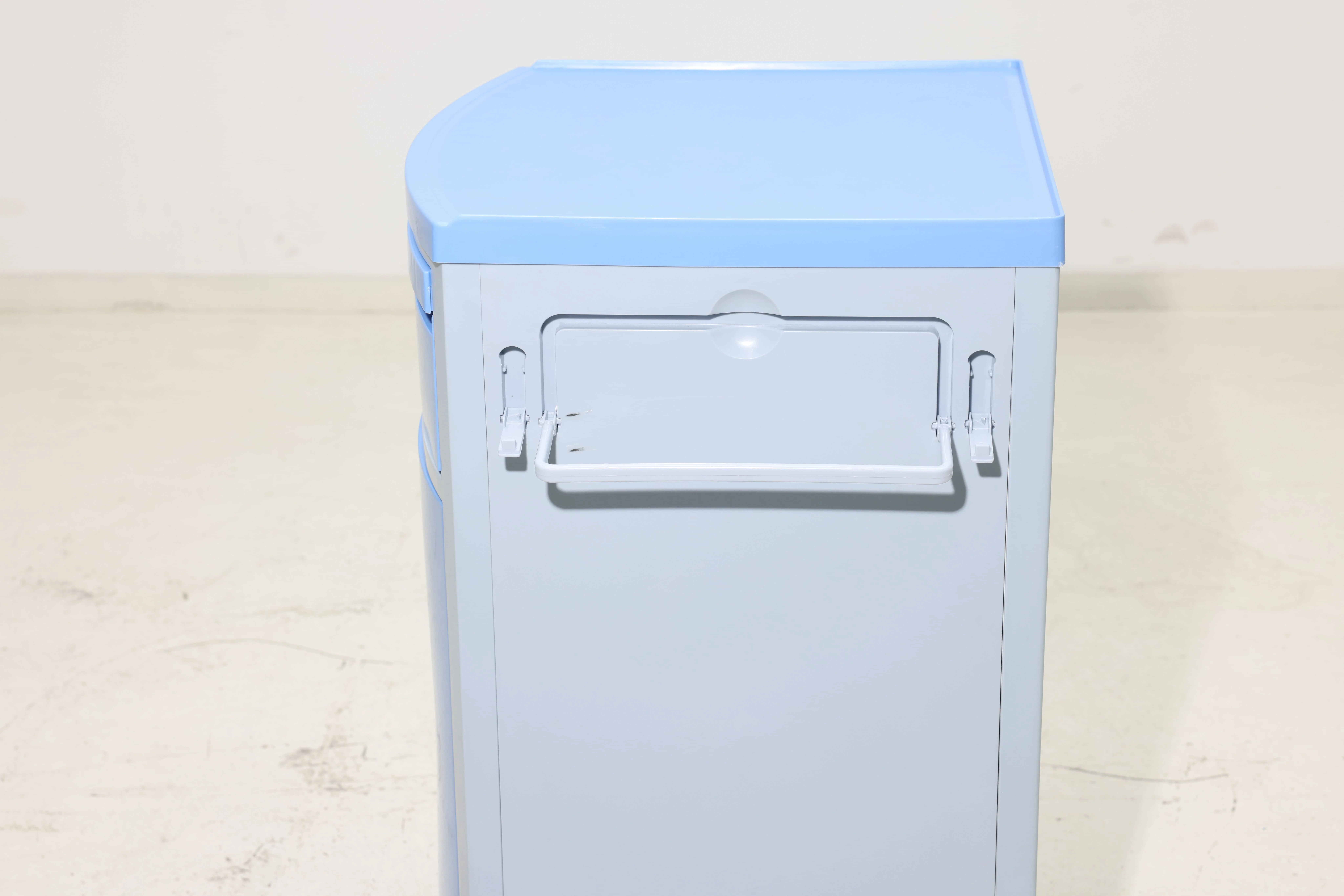 Modern ABS 4-Wheel Adjustable Hospital Bedside Station Braking System Height Adjustable CE ISO Certified Multi-Function Hotel 6
