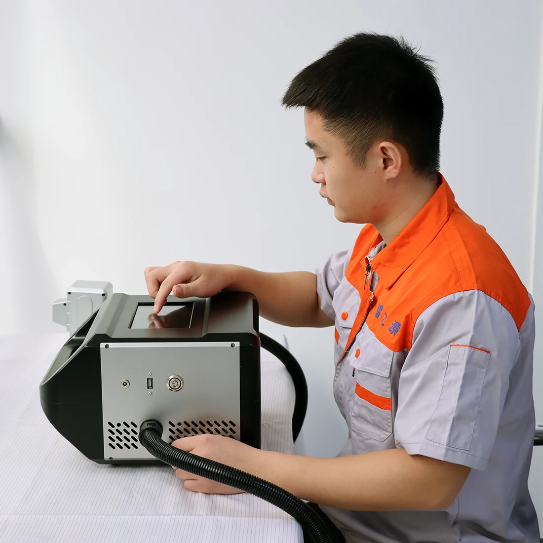 New Type Design Max 25W Handheld Portable Mini Fiber Laser Marking Machine with Touch Screen