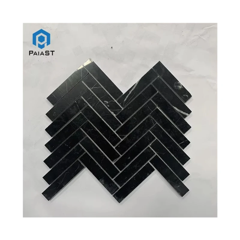 พื้นกระเบื้องหินธรรมชาติแบบโมเสกออกแบบทันสมัย ผิวมันวาว ลวดลายฮาร์ริงโบนสีดำ-ขาวจากหินอ่อน รูปแบบสี่เหลี่ยมจัตุรัส งานฝีมือธรรมชาติแบบพาร์เกต์