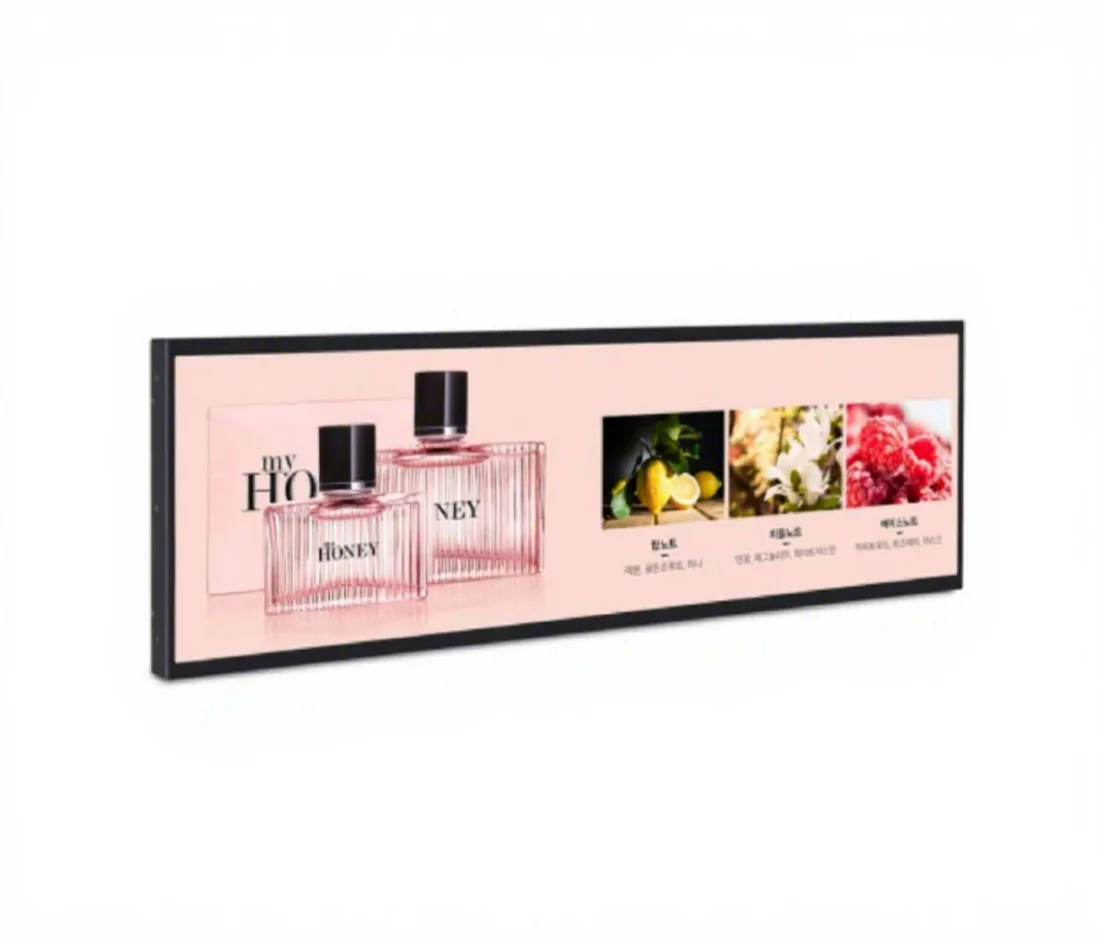 شاشة عرض LCD من كوي بحجم 57.9 بوصة على شكل شريط ممدود، وتدعم دقة 1920 (RGB) × 466، وأبعادها 1490 مم × 392 مم × 50 مم، وتُستخدم في إعلانات LCD