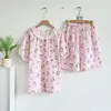 Pizzo corto in stile gattino rosa