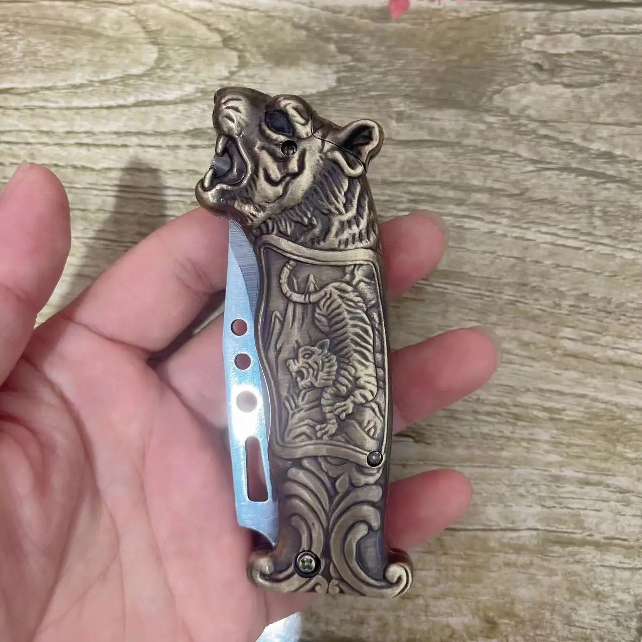 Металлическая креативная газовая зажигалка в виде дракона тигра красная ветрозащитная многоразовая Зажигалка для сигарет с ножом мужчин