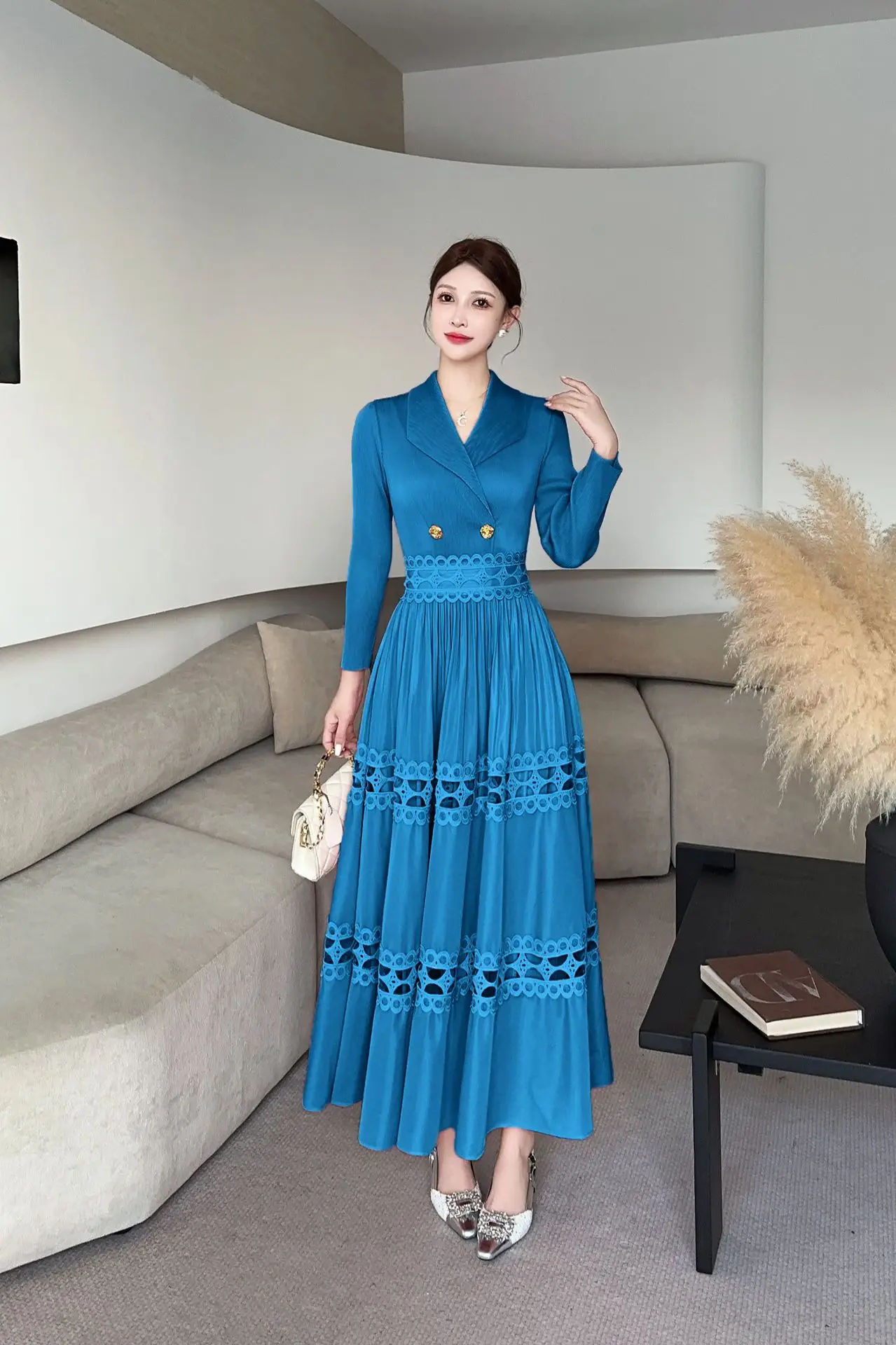 2025 New Women's Plus-Size Slim Fit Loose Pleated Ruched Natural