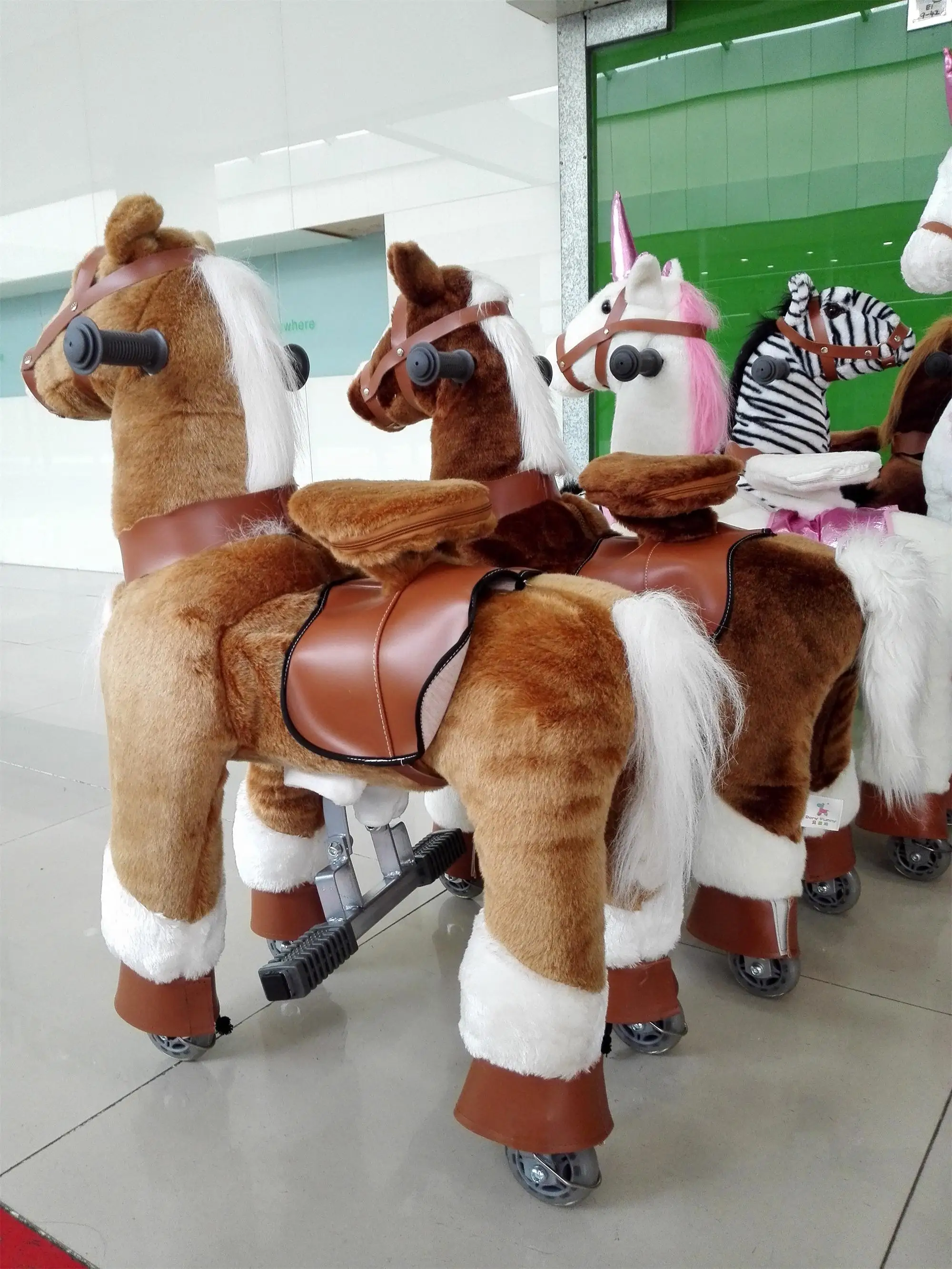 Tamaño de la vida mecánica giddy up paseos caminando juguete del caballo