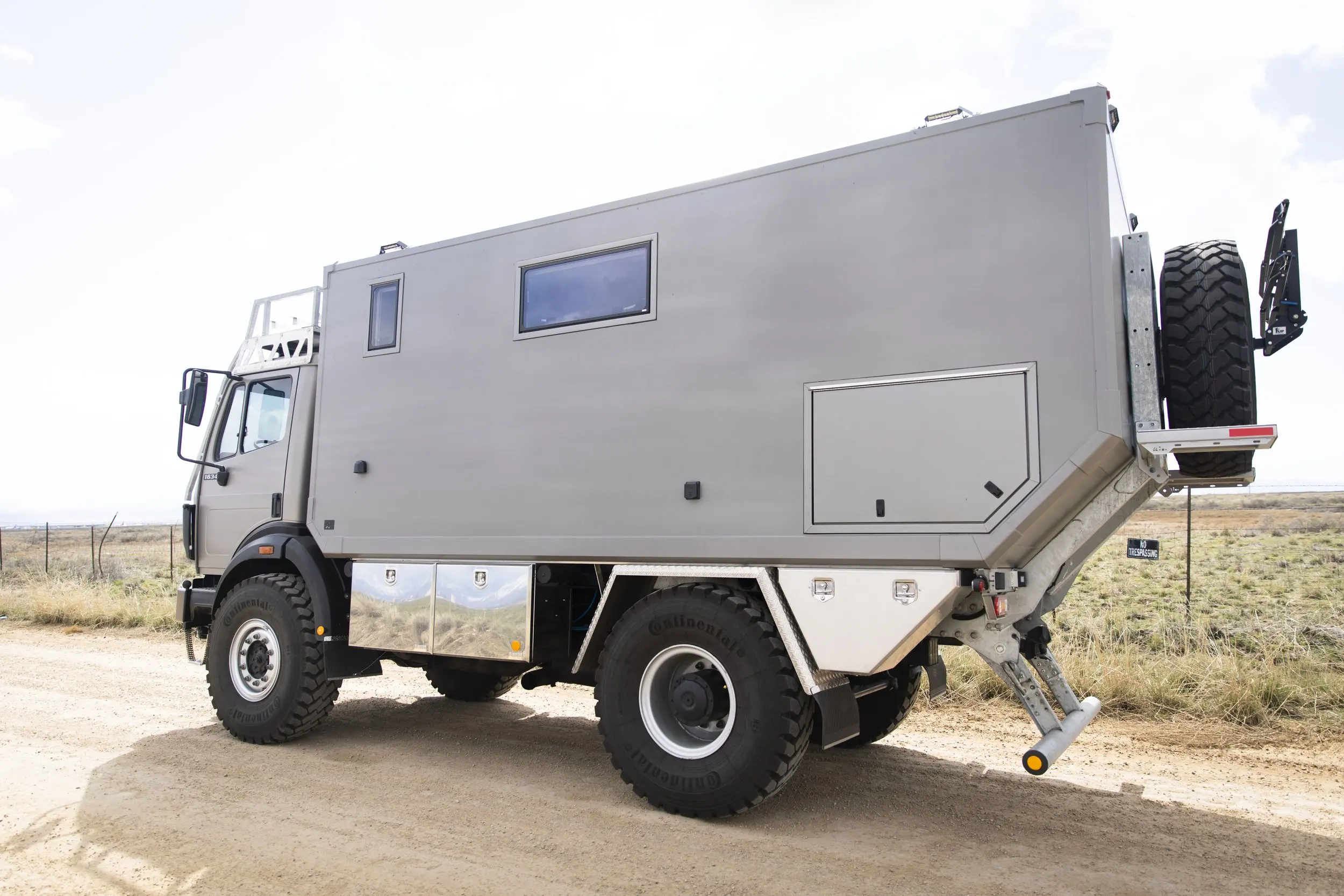 Expedition 4X4 Caravan Truck Camper Trailer Motorhome RV Travel Trailer ...