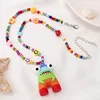 Collier de perles monstre qui croise les yeux