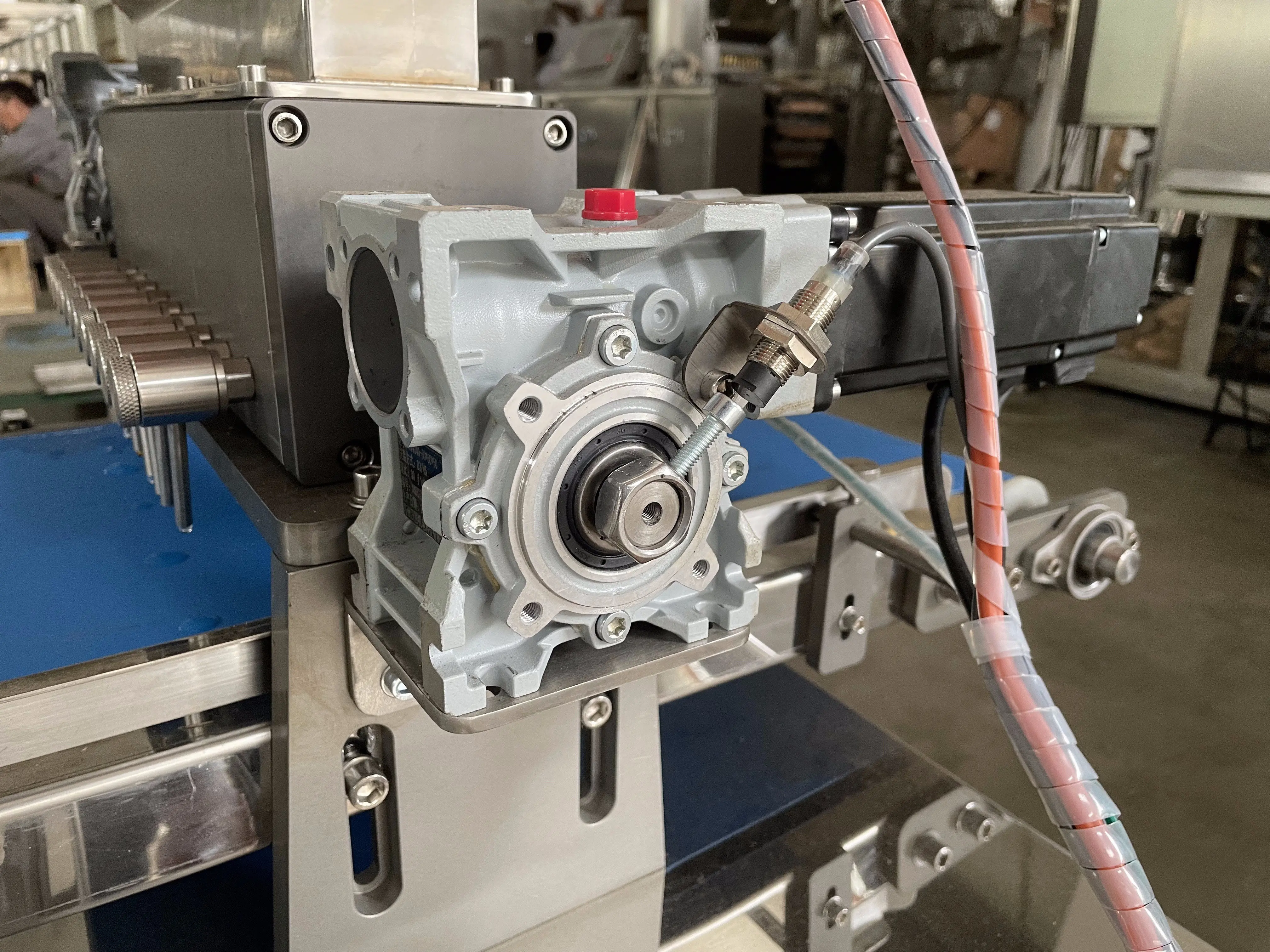 Multi-function Small Mini Vitamin Manufacture Automatic Production Part Fruit Jelly Bear Gummy Candy Bear Depositor Make Machine