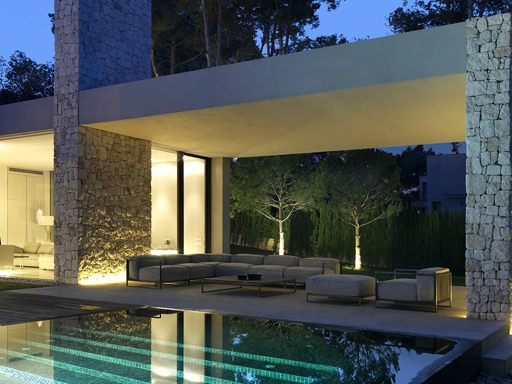 
Роскошная уличная мебель HONGKAI для гостиничного проекта из нержавеющей стали или алюминия, тиковое дерево, диван для патио, дизайн, сделано в фошань 