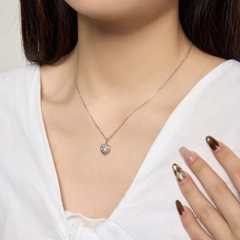 KAKODIY's best choice for Valentine's Day gift 925 sterling silver rhodium-plated 18K gold chain 5A zircon heart-shaped love pendant necklace detail 8