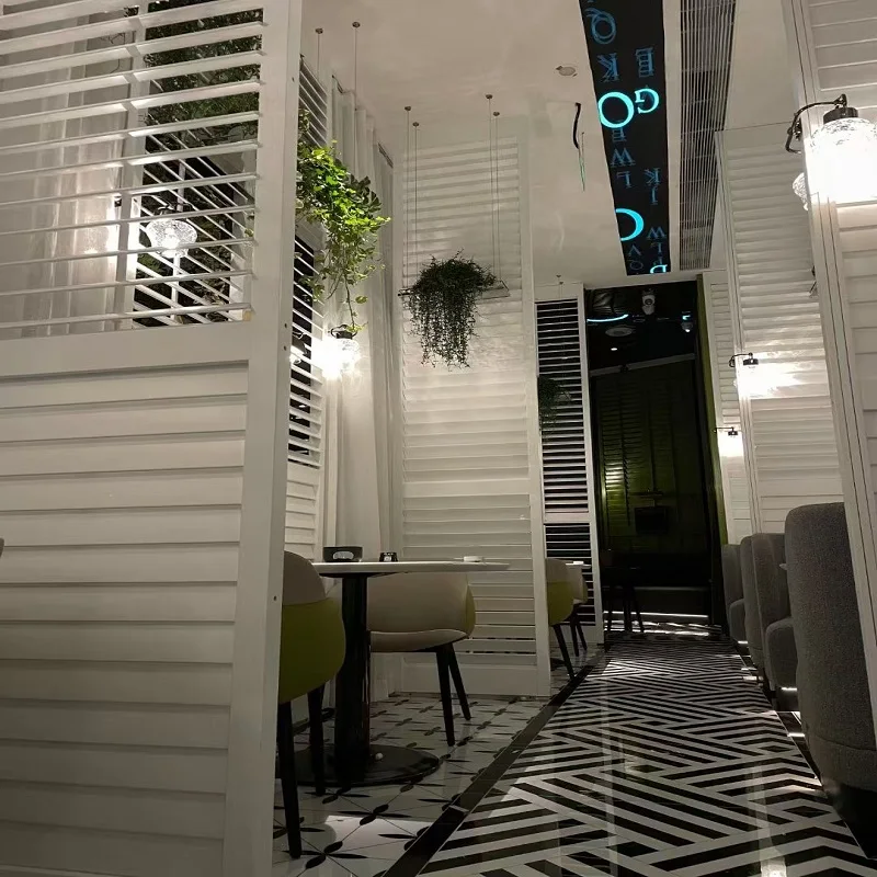 Online Luxury Interior Faux Wood Adjustable Horizontal Plantation Shutter Manual Electric Louvre Folding Wooden Shutter Door