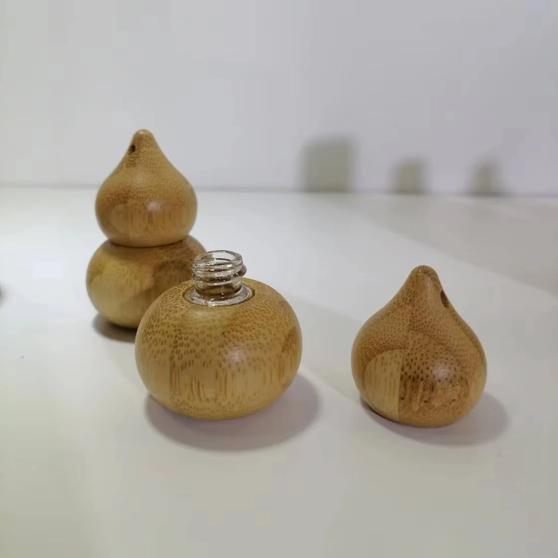 1ml Custom Natural Bamboo Out Looking Steel Roller Ball Gourd Shape Glass Roll on Bottle