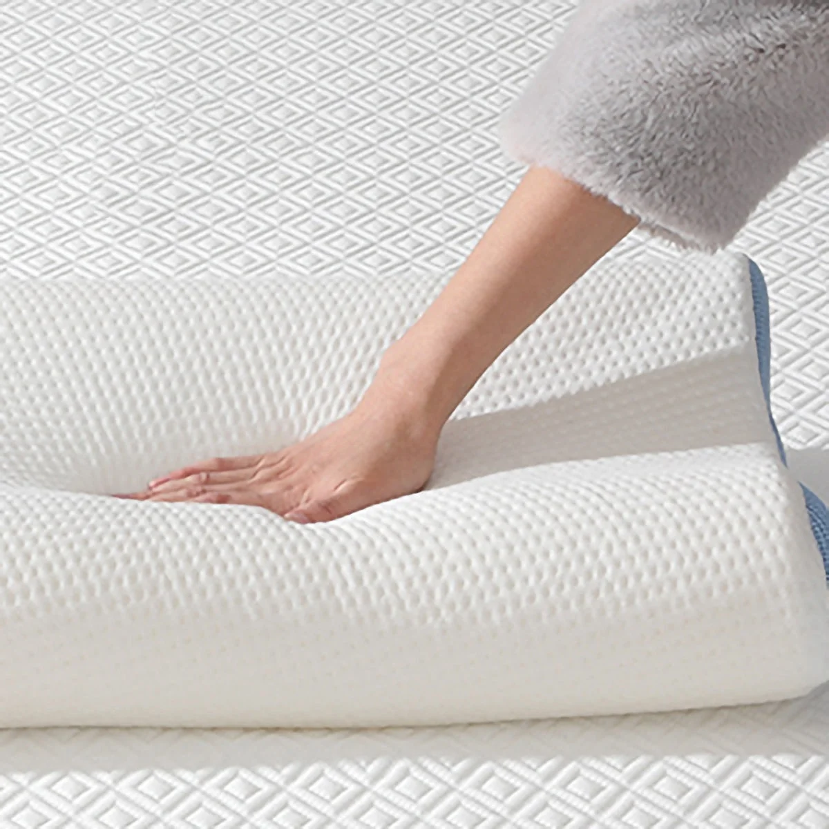 Factory Price Top Seller Oem Bed Pillows Ergonomic Orthopedic Cervical Coccyx Cooling Gel Memory