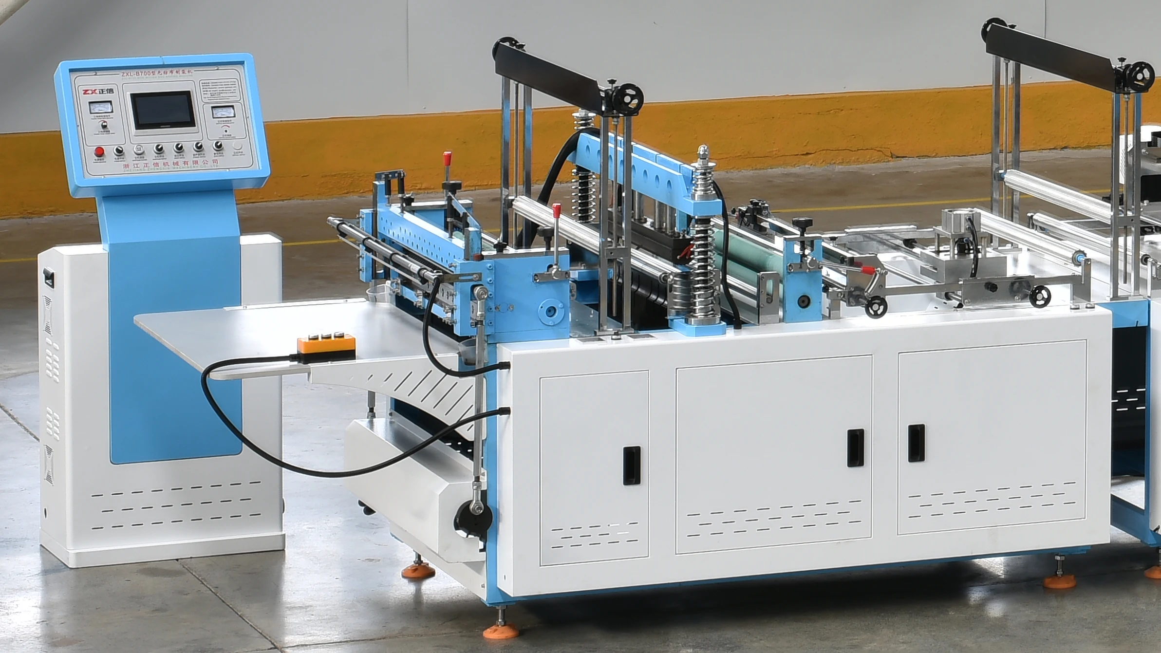 ZXL-C700 Full Automatic Non Woven Fabric Carry Bag Making Machine
