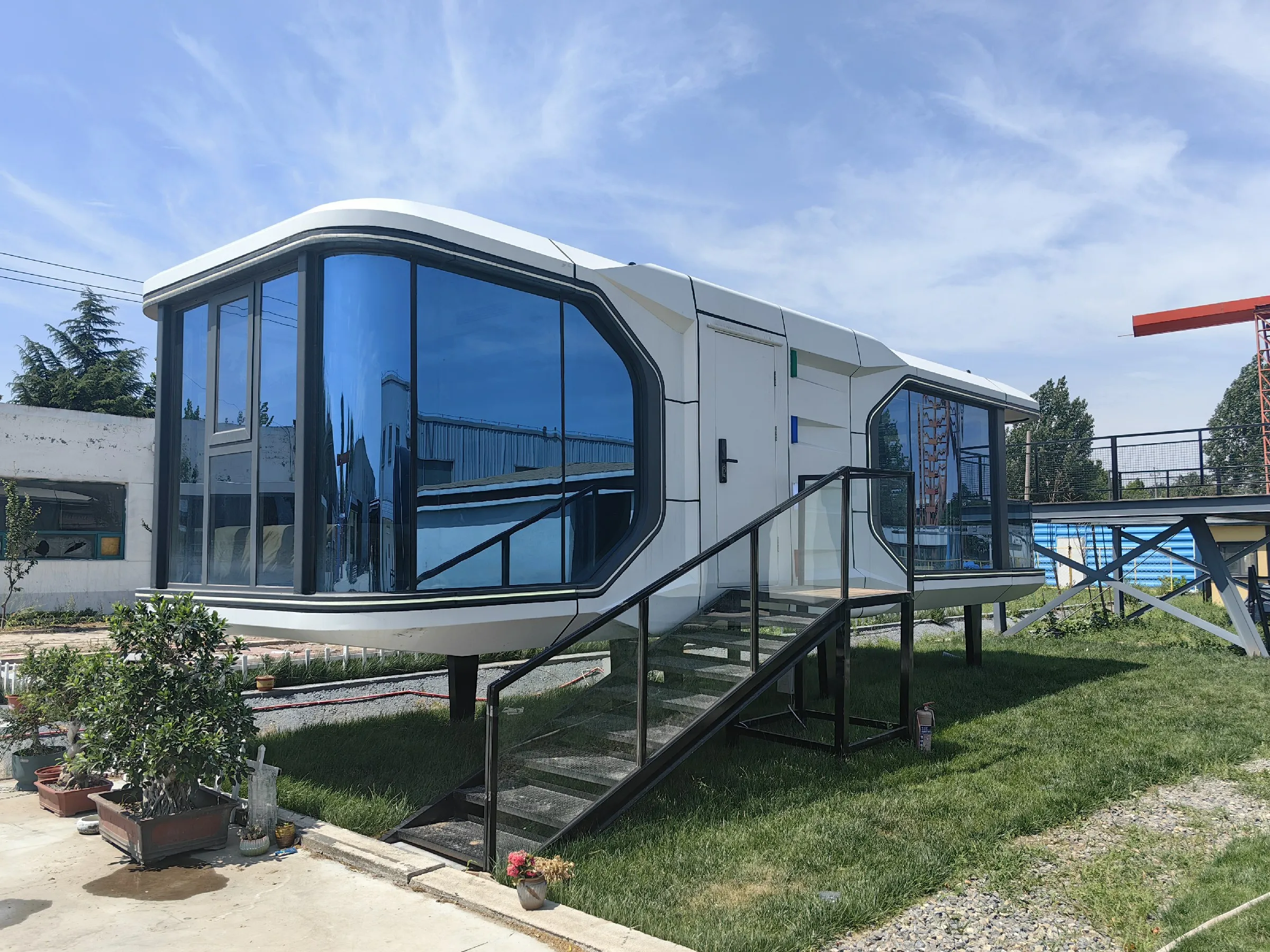 Fast Installation Spaceship Portation Commercial Space Airship 40ft Space Capsule Container House for Hotel