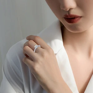 2026 American and European Styles Four Prong Diamond Jewelry Forever Love 925 Sterling Silver Moissanite Ladies Wedding Ring