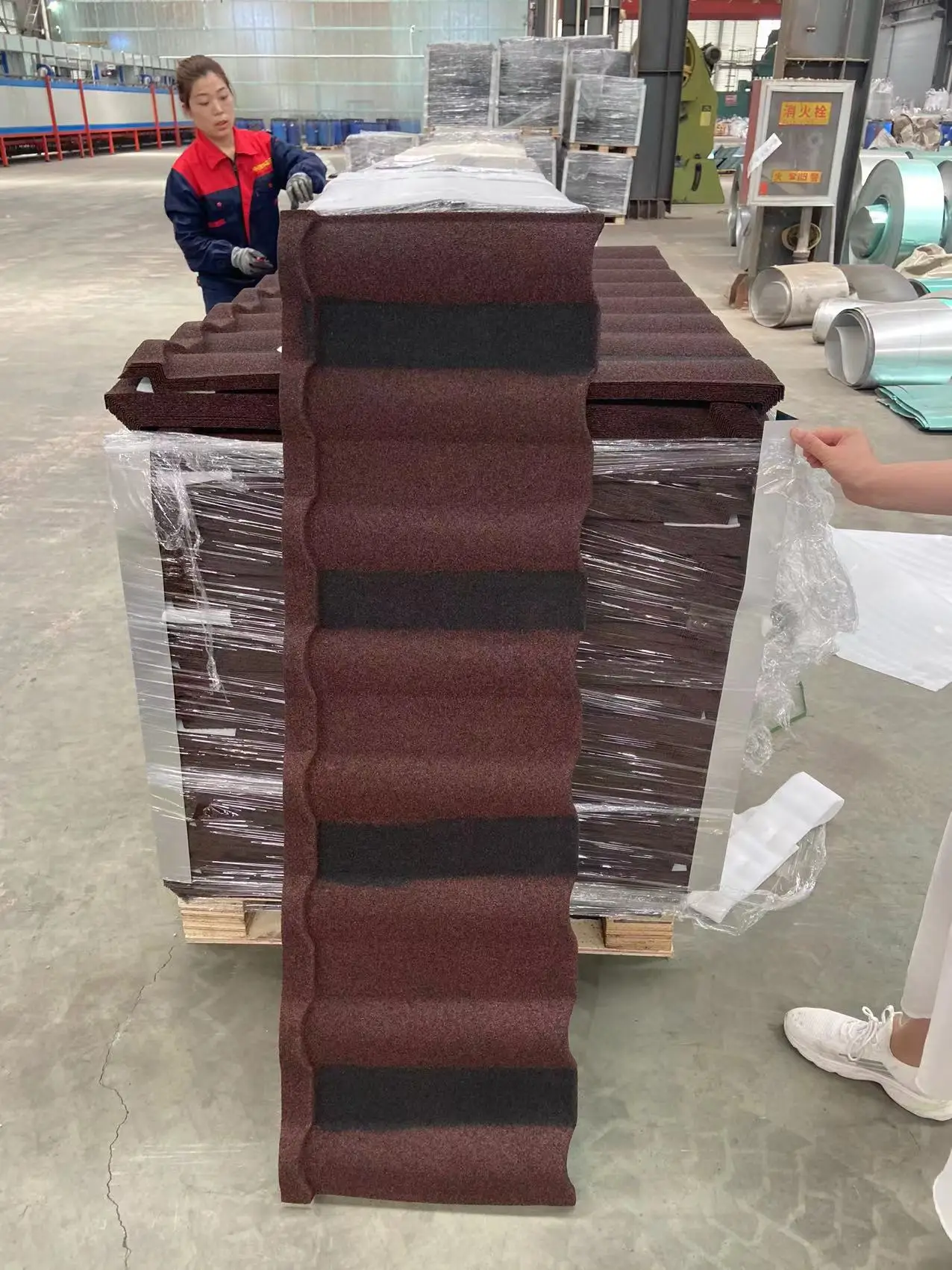 Charcoal Gray Color Deep Roman Stone Coated Metal Roof Tiles for Holiday Estate Building Roof