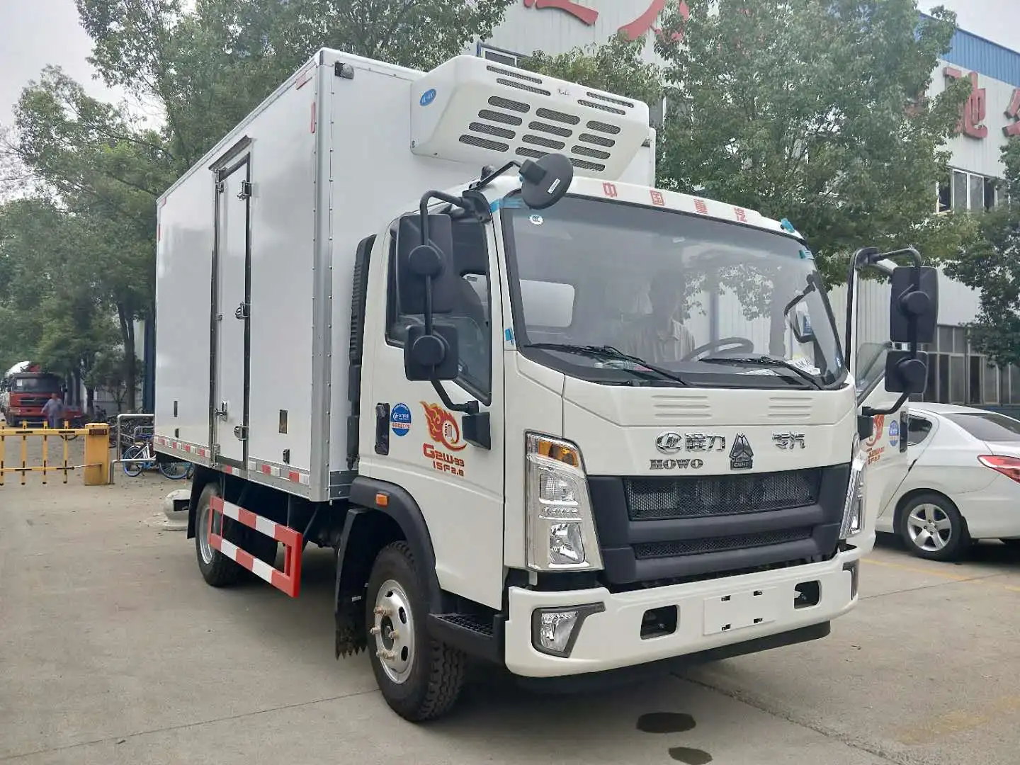 Sinotruk Howo 5tons Ice Cream Freezer Truck Refrigerated Truck For