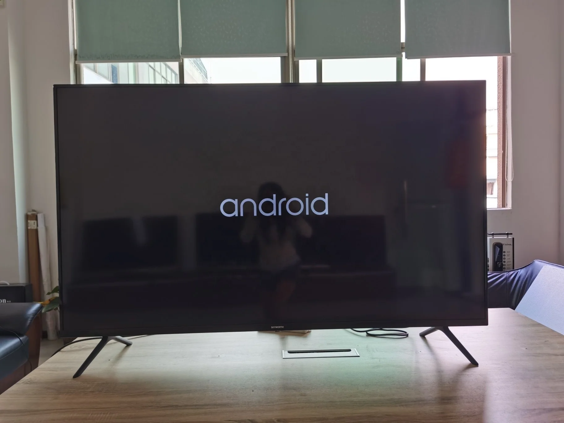 Skyworth 75-Inch 4K Smart LED TV with USB Interface - Ideal for