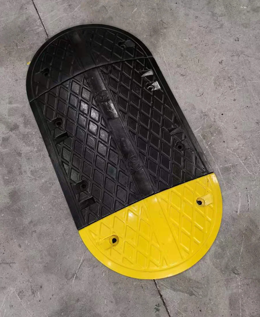 Heavy Duty 100% Recycled Solid Rubber 500*500*75Mmm Speed Bump Driveway Road Hump for Effective Traffic Management factory